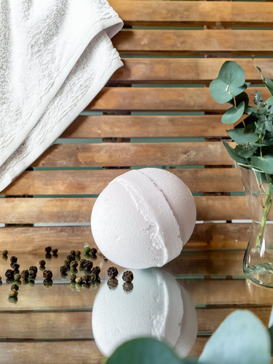 Breathe Easy Bath Bomb – Eucalyptus, Ginger & Black Pepper